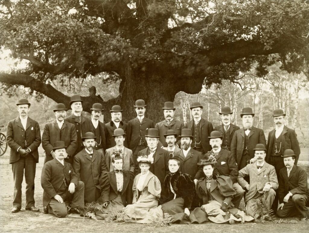 Visitors pose next to the Major Oak in the early 20th Century. Credit North East Midlands Photographic Record.